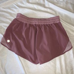 lululemon hotty hot shorts 2.5 in
